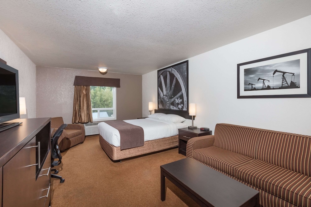 Room, 1 Queen Bed, Kitchen photo 1