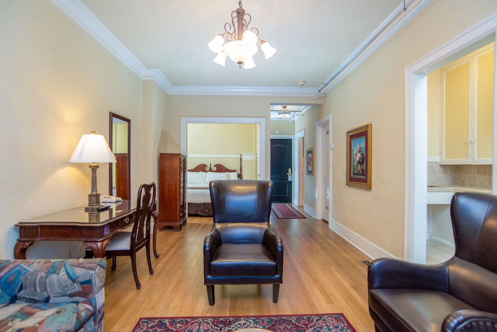 Suite, 1 King Bed (Queen Anne) - Photo 4