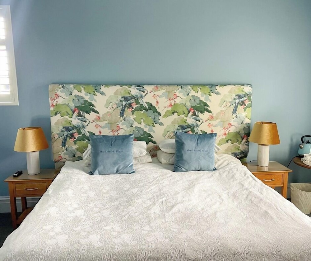 Double or Twin Room (Iris)