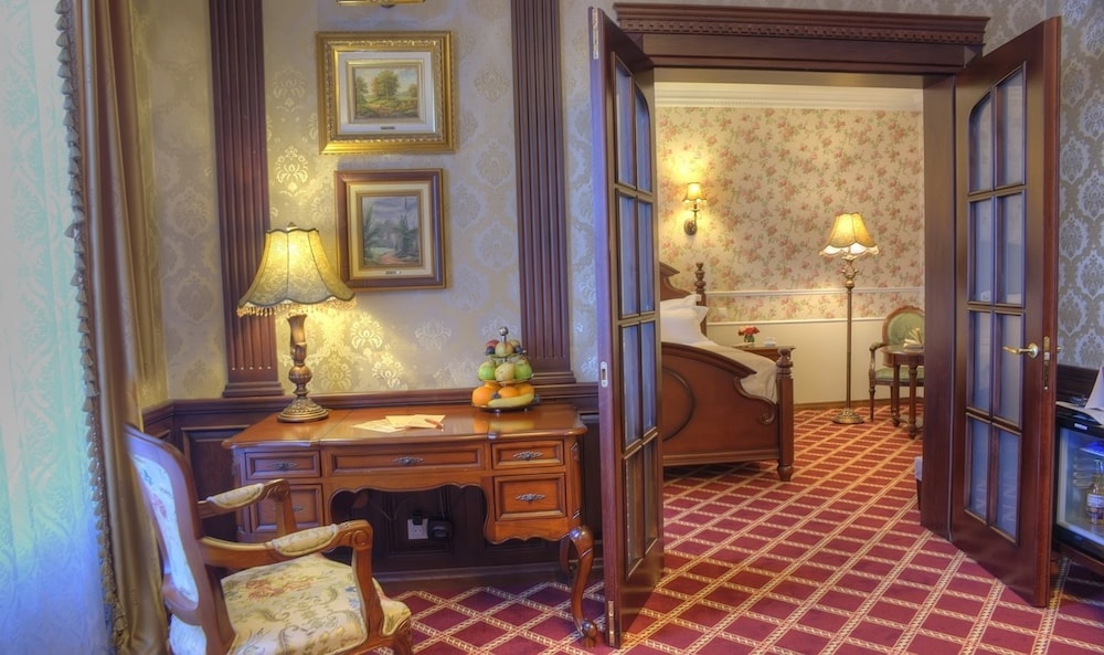Suite English Style photo 1