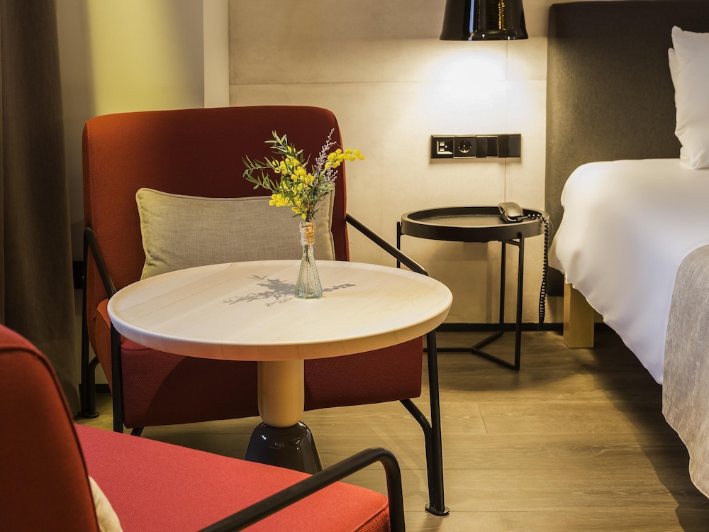 Junior Suite, 1 Queen Bed with Sofa bed