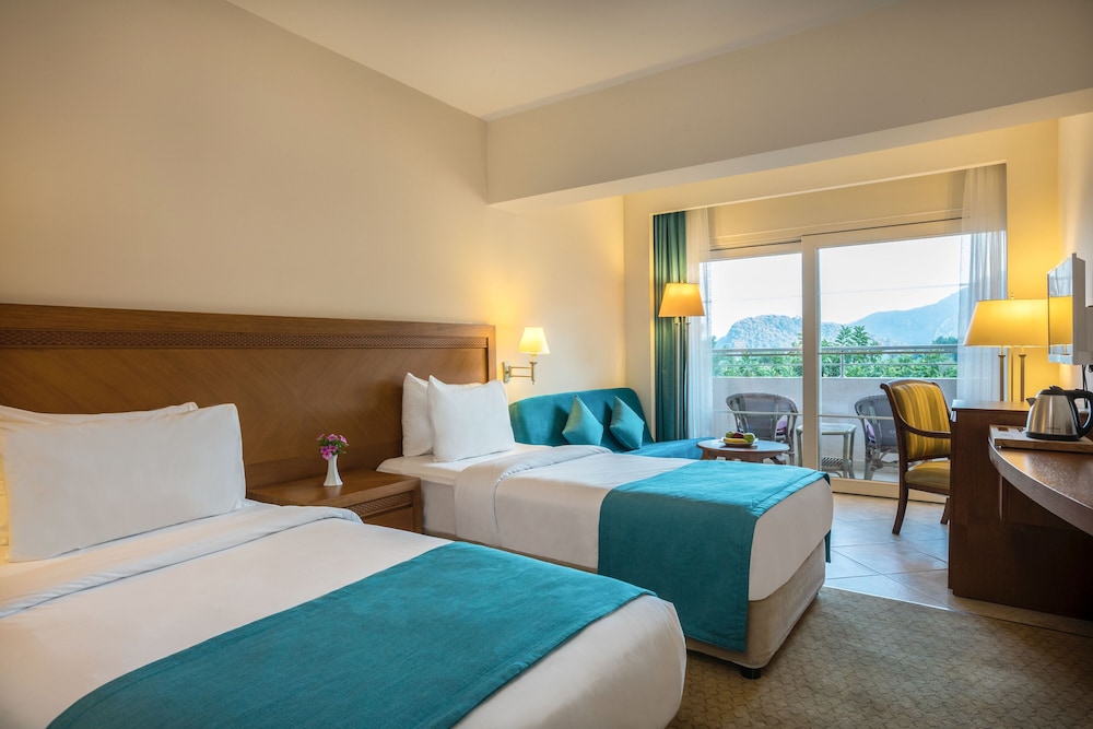 Superior Double Room, Partial Sea View - Photo 2