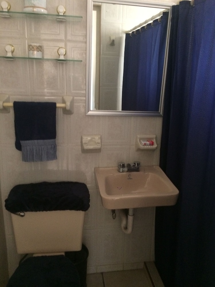 Double Room, 1 Double Bed, Private Bathroom, Tower photo 3