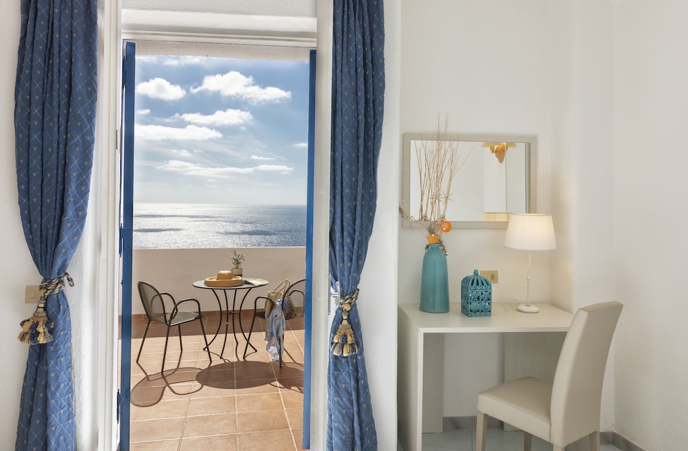 Superior Room, Balcony, Sea View - Photo 3