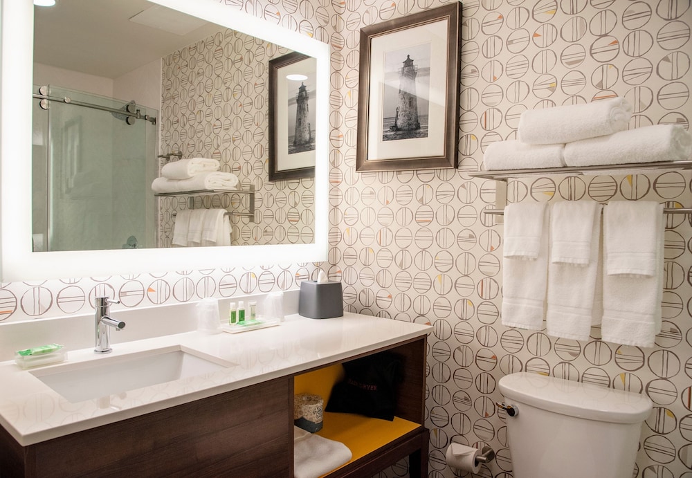 Suite, 1 Bedroom - Photo 8