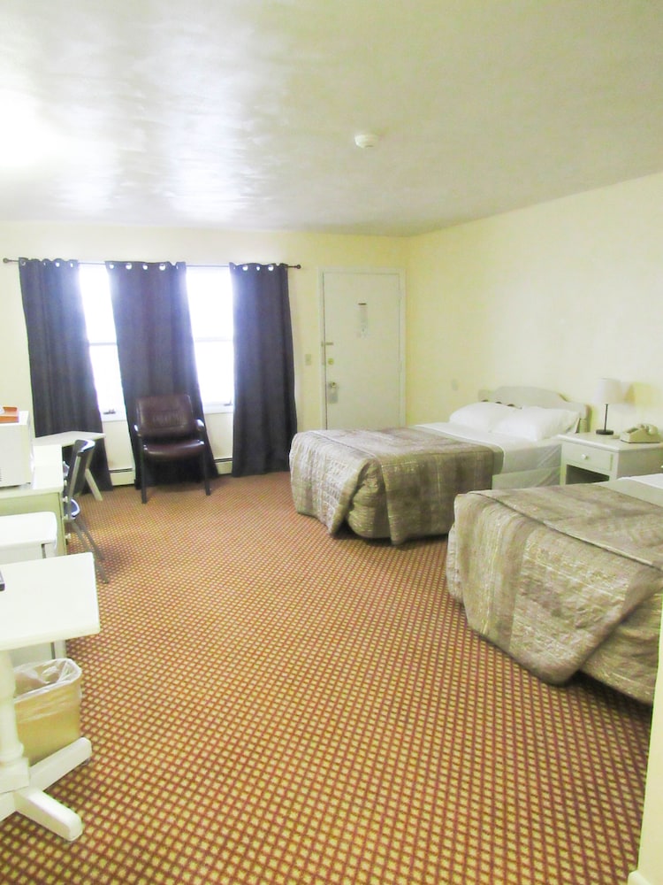 Basic Room, 2 Double Beds photo 2