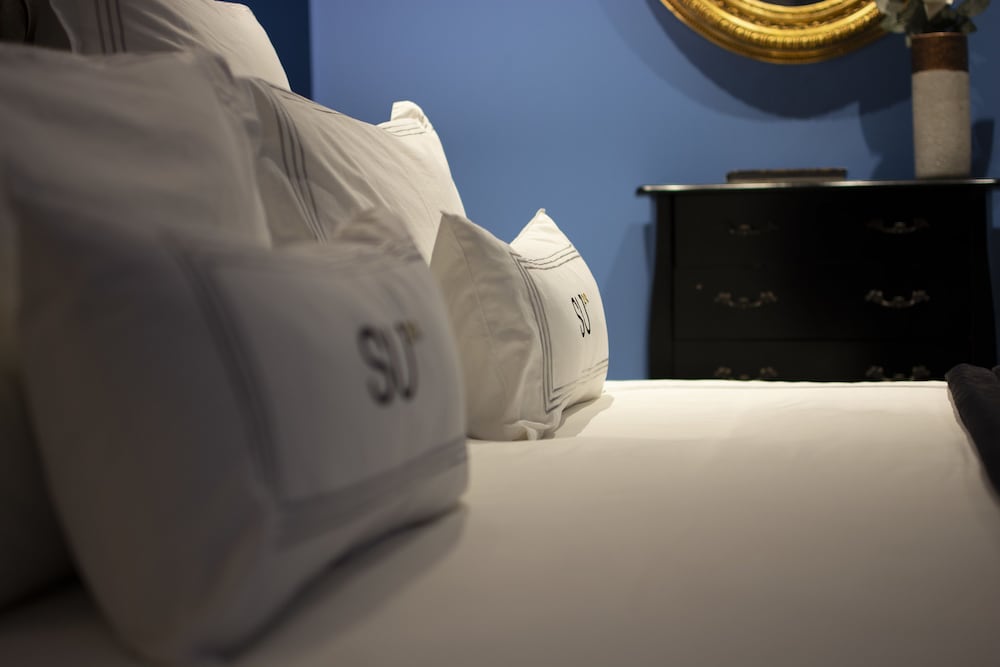 Luxury Internal Double Room (Theatre Room)