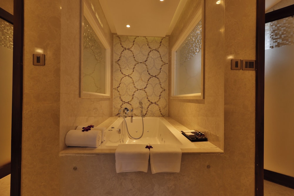 Royal Fragrant Suite with Private Terrace and Mountain view photo 2