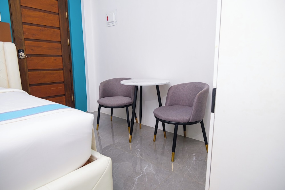 Family Room - Photo 10