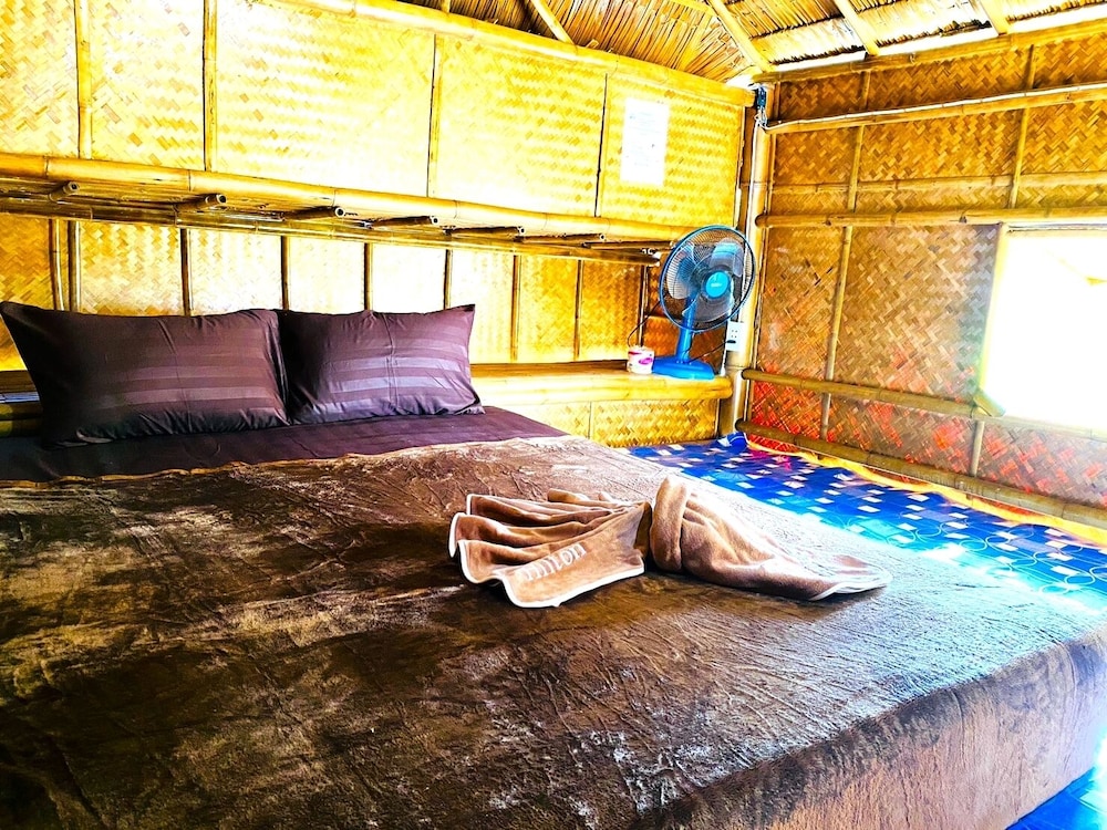 Bamboo Bungalow with Fan (Shared Bathroom) photo 2