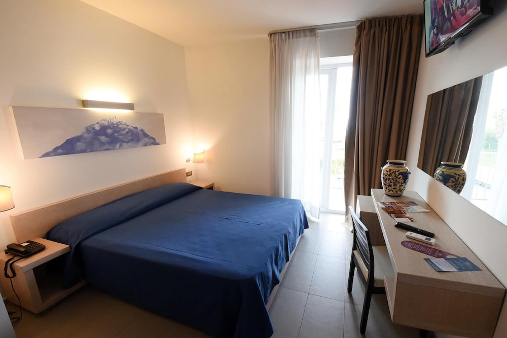 Deluxe Double Room Single Use (Street View) photo 3