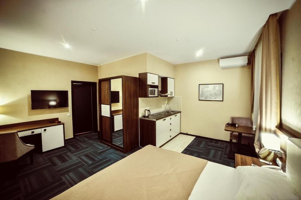 Deluxe Studio
