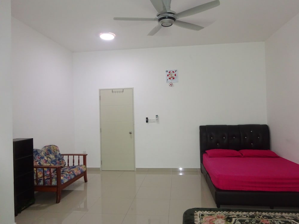 House, 4 Bedrooms photo 1