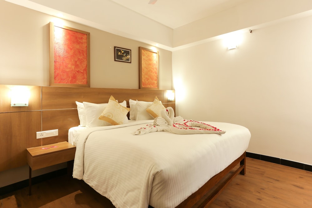 Luxury Suite, 1 King Bed - Photo 11