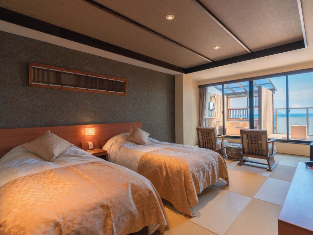 Deluxe Twin Room, Balcony, Ocean View (Retro Modern, Corner room)