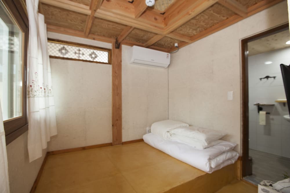 Traditional House photo 3