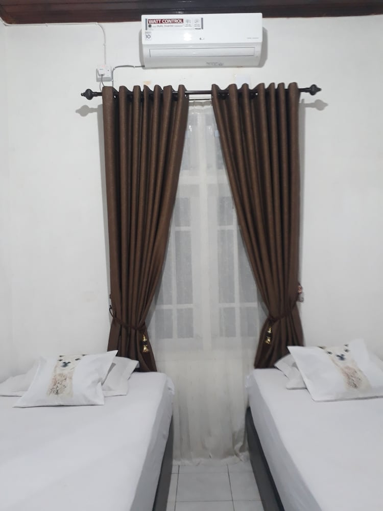 Twin Room - Photo 9