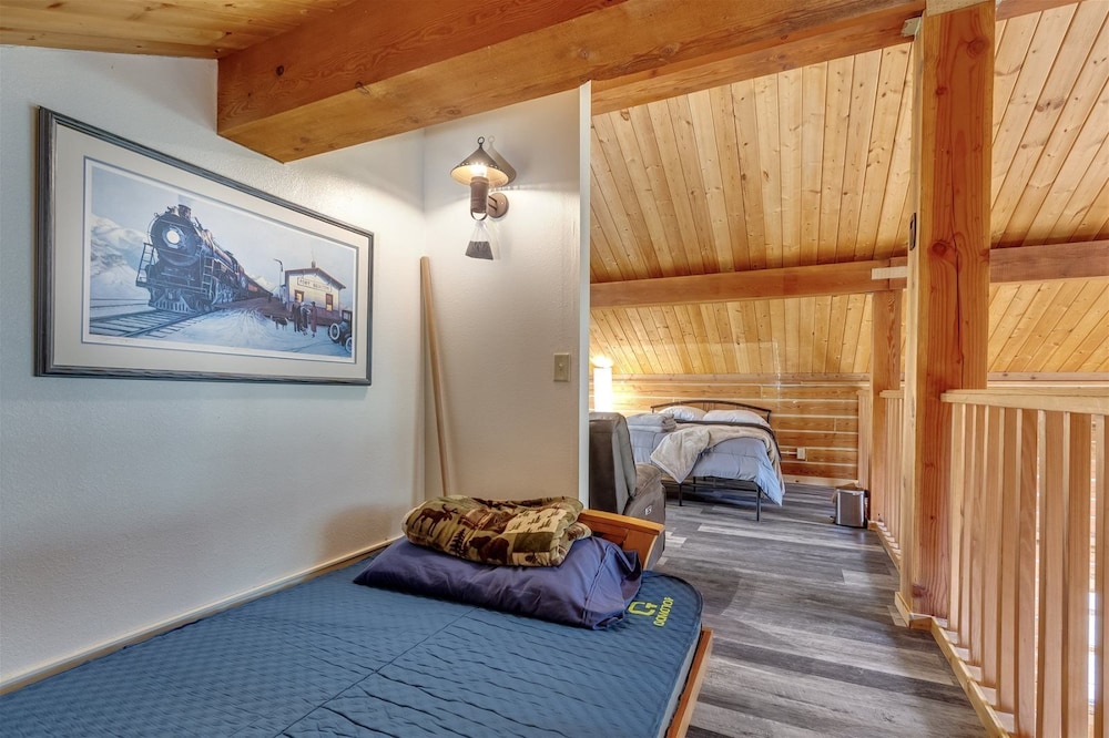 Cabin (Elk Meadow) photo 3