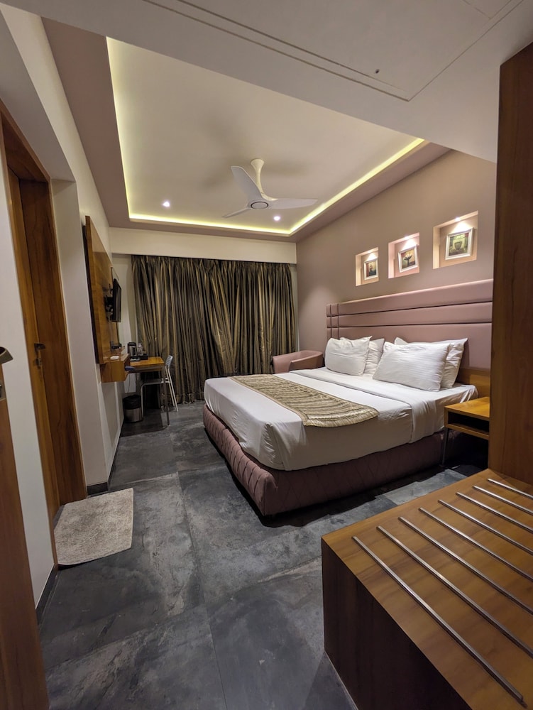 Deluxe Room, City View photo 2