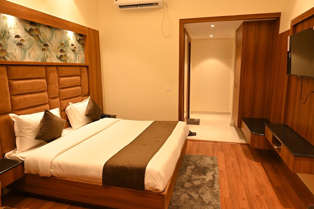 Super Double Bed Room