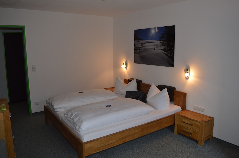 Family Quadruple Room, 2 Bedrooms, Non Smoking, Mountain View photo 3