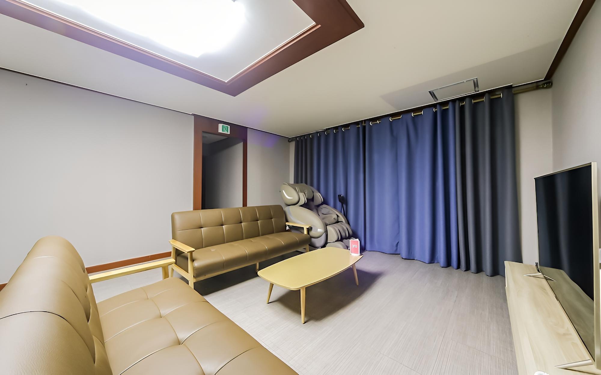 Room (Family room *4 people standard* (2 be) - Photo 7