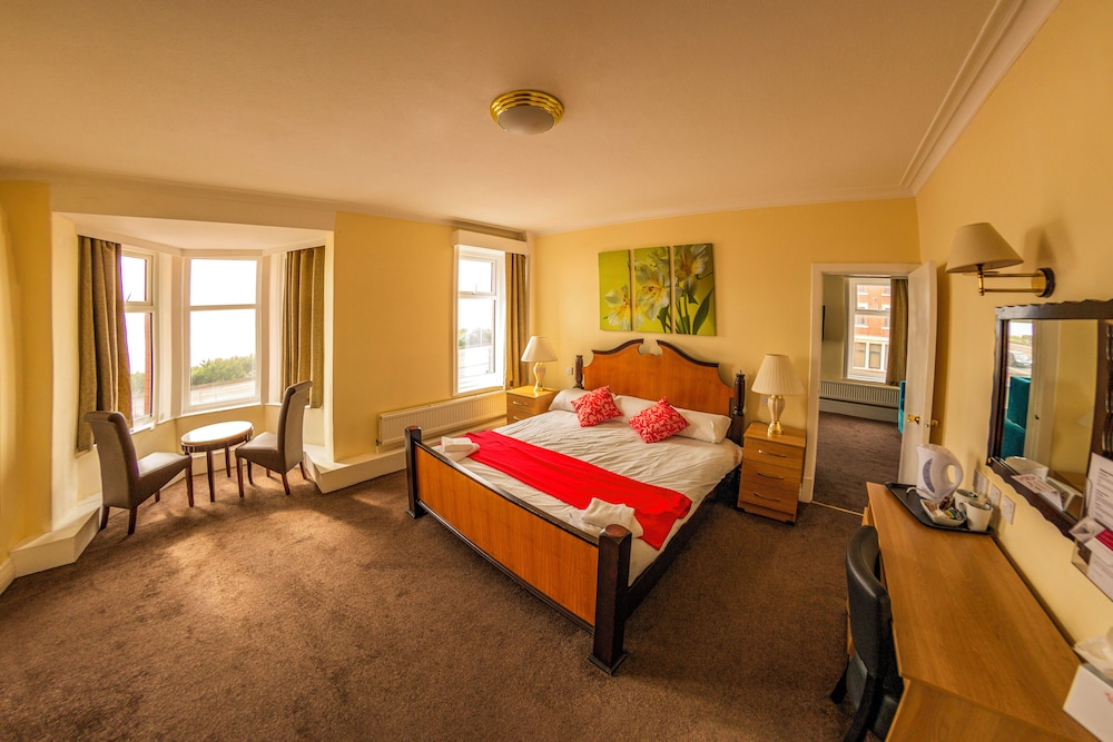 Suite - Photo 1