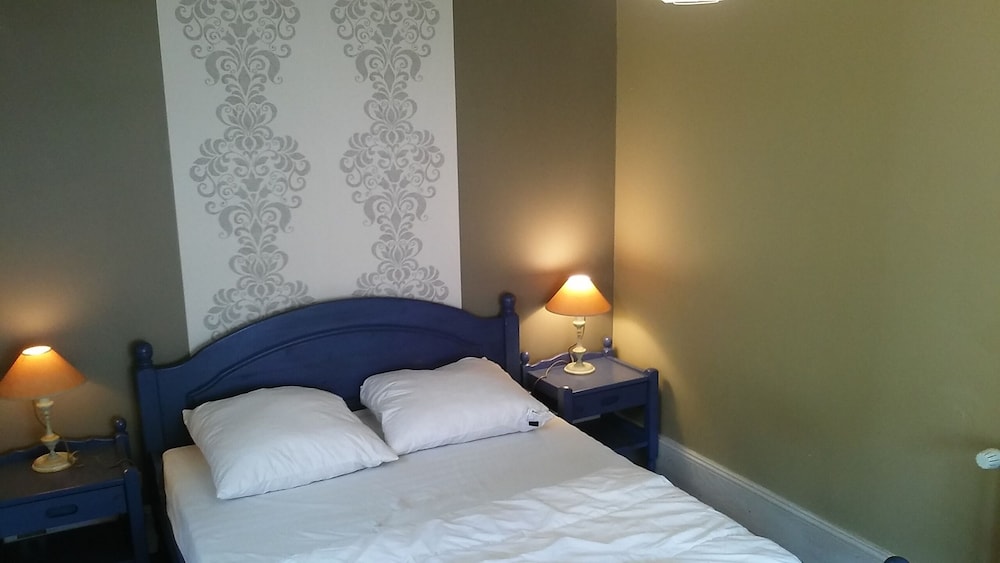 Room (2) photo 1
