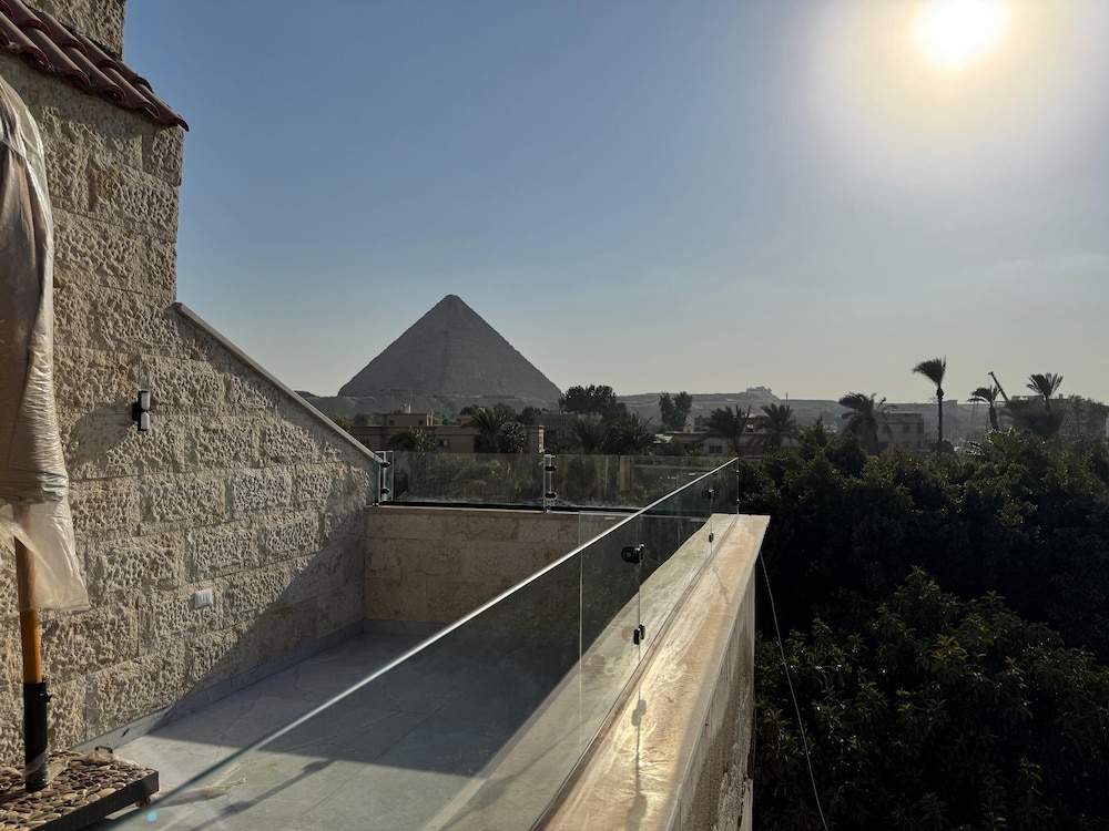 Classic Suite with Private Terrace Partial Pyramid View & City View