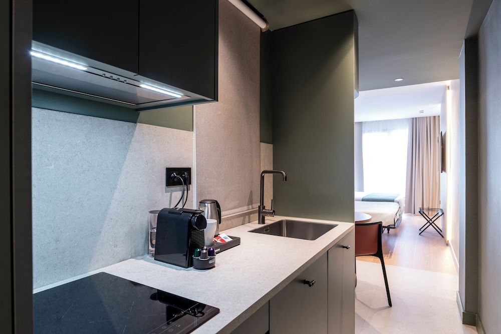 Superior Triple Room, Kitchenette photo 2