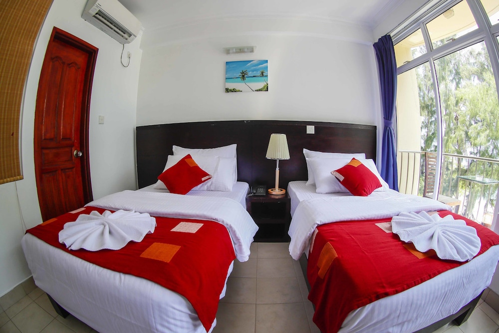 Deluxe Twin Room, 2 Twin Beds, Beach View photo 2