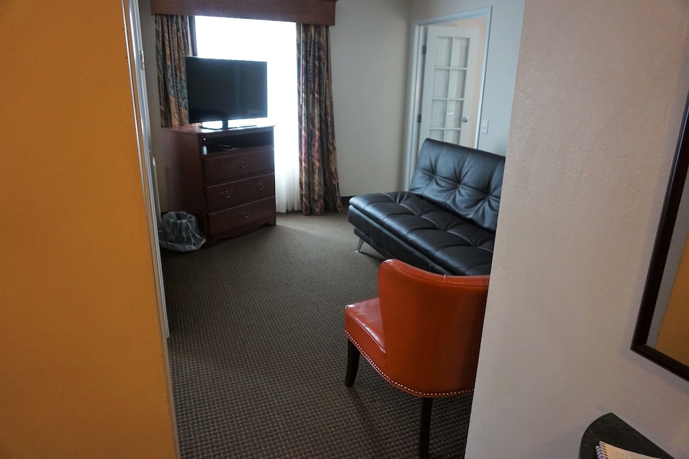 Suite, 2 Bedrooms, Non Smoking photo 2