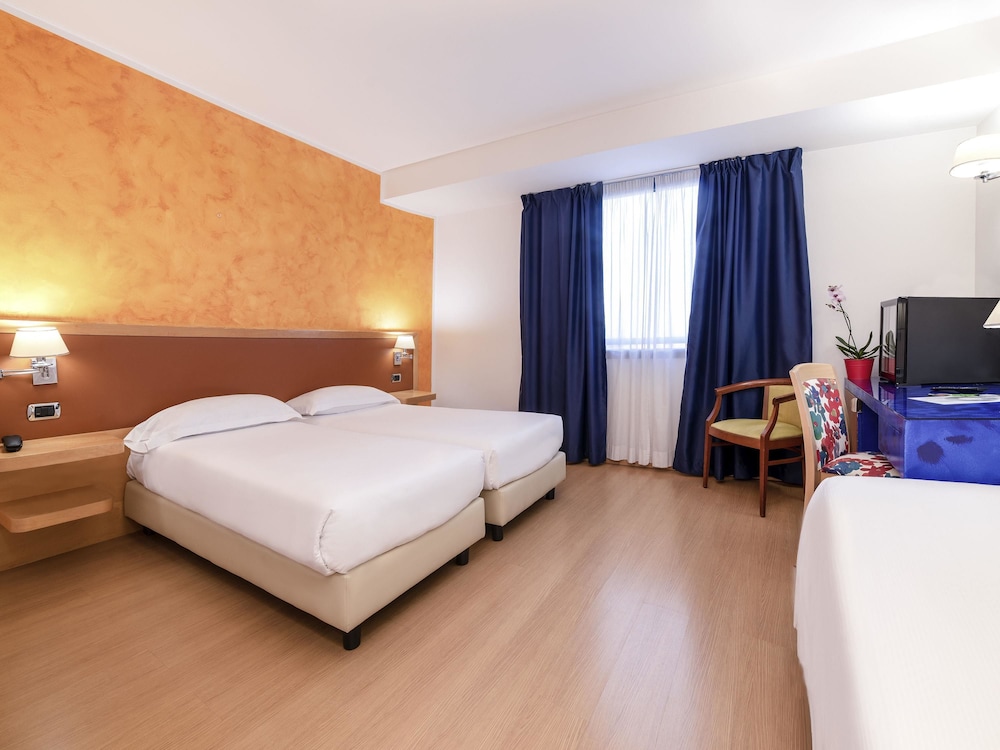 Standard Triple Room, 3 Twin Beds photo 1