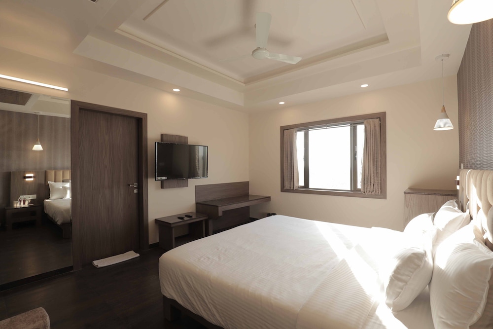 Suite, 1 King Bed photo 1