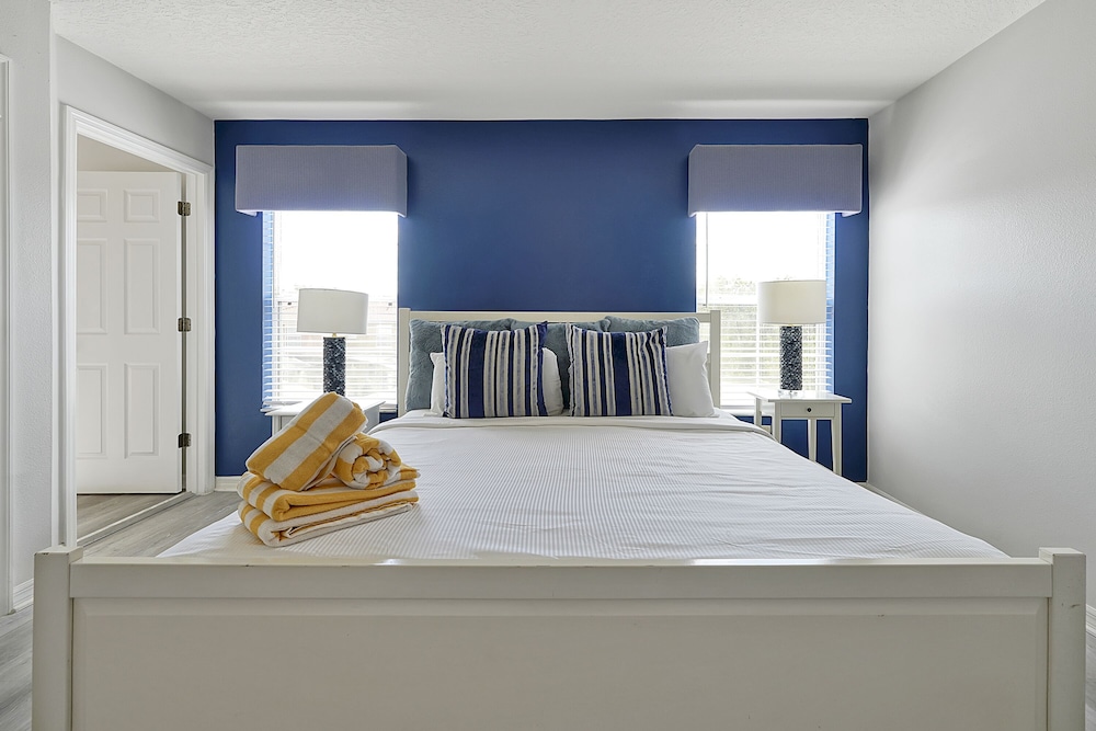 Exclusive Townhome, 4 Bedrooms, Private Pool - Photo 10