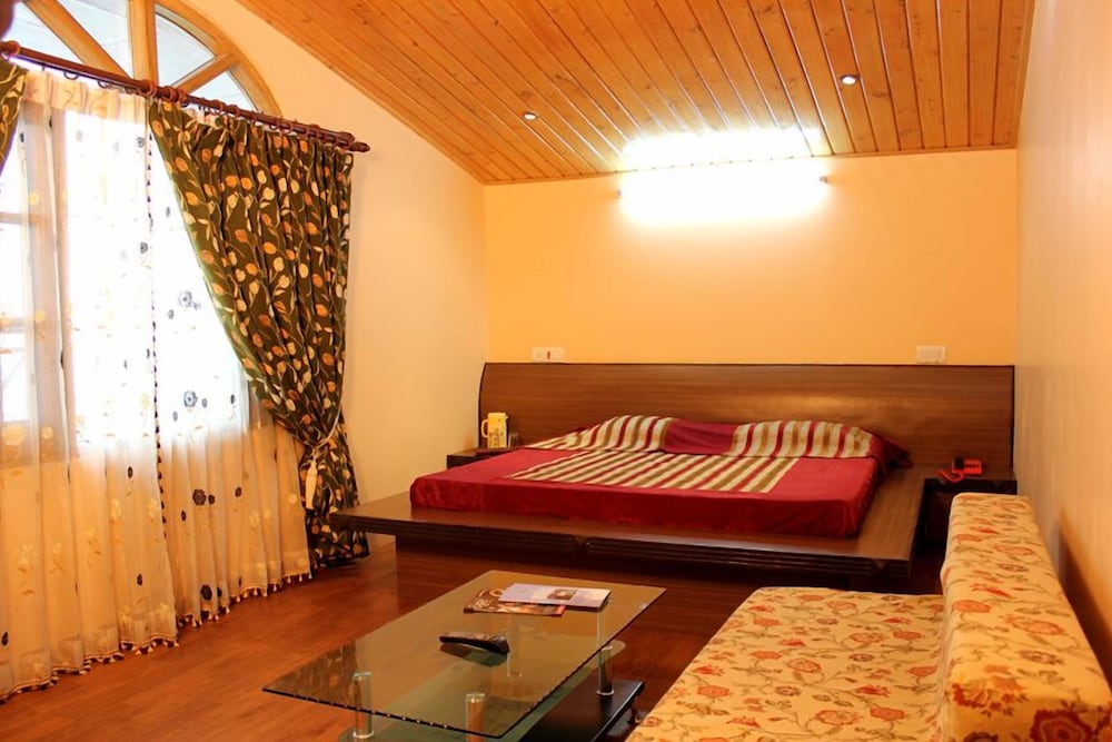 Family Quadruple Room, 1 Bedroom, Balcony, Valley View photo 2