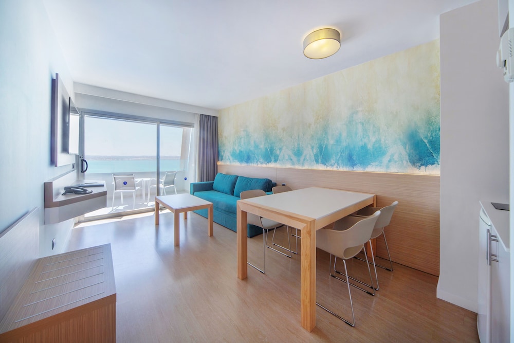 Superior Apartment, 1 Bedroom, Balcony, Sea View photo 3