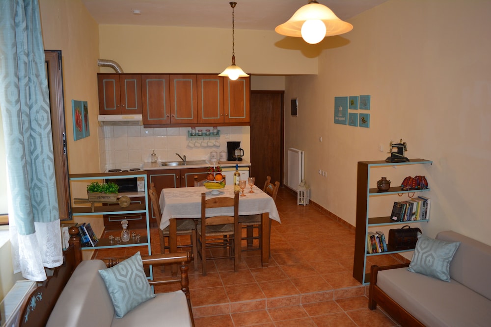 Deluxe Apartment photo 2