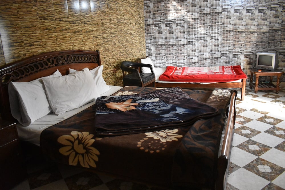 Economy Triple Room
