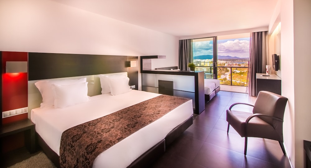 Family Suite, City View (2 Adults) - Photo 1