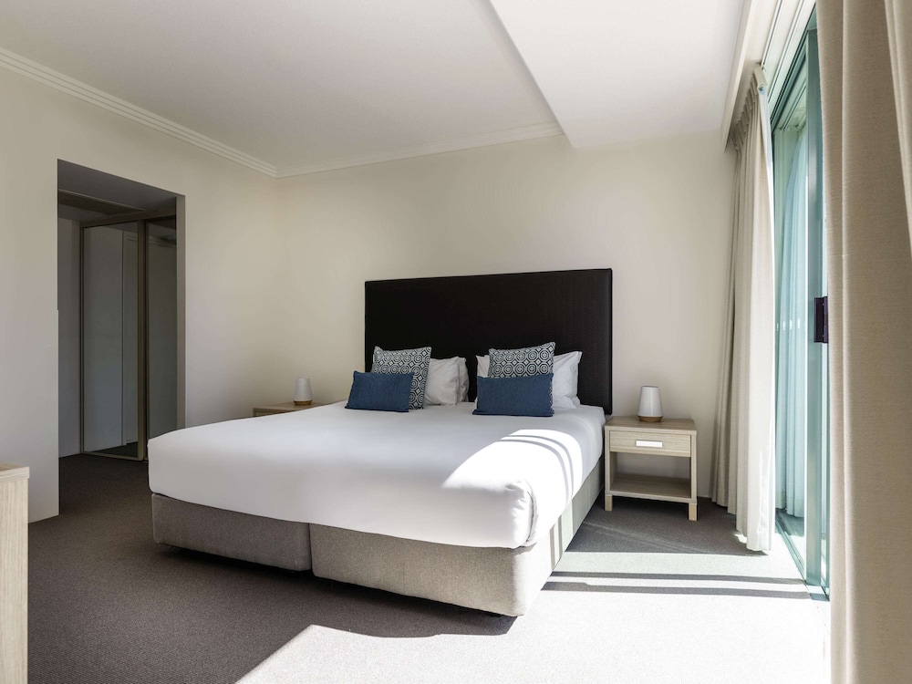 1 Bedroom - Photo 2
