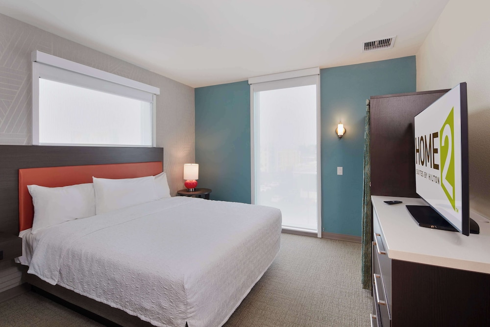 Suite, 1 Bedroom, Corner - Photo 6