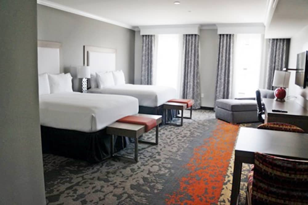 Premium Room, 1 Queen Bed, Accessible (Communications)