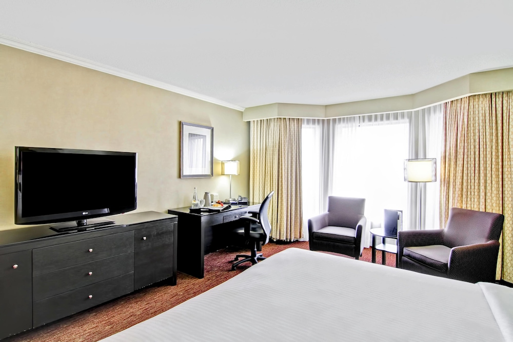 Premier Room, 2 Double Beds (Mid Floor)