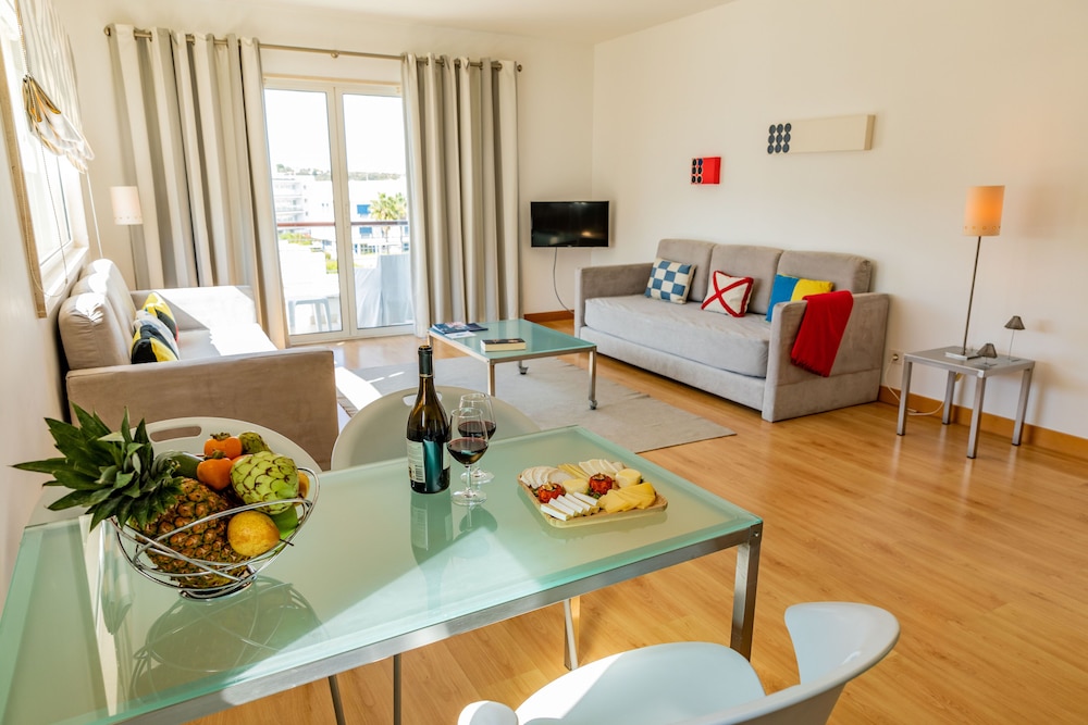Apartment, 1 Bedroom, Marina View (or Pool View) photo 2