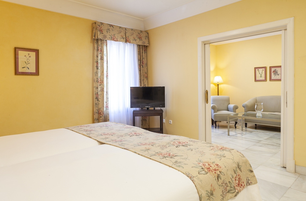 Junior Suite (3 Adults) - Photo 6