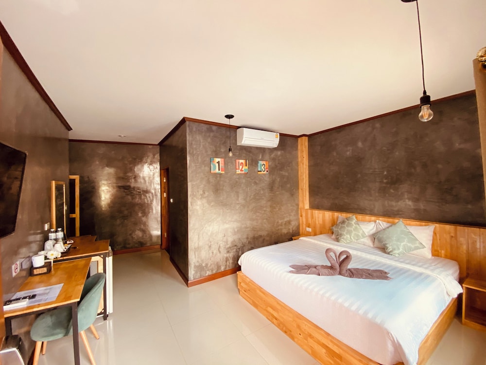 Deluxe Double Room, Pool View - Photo 7
