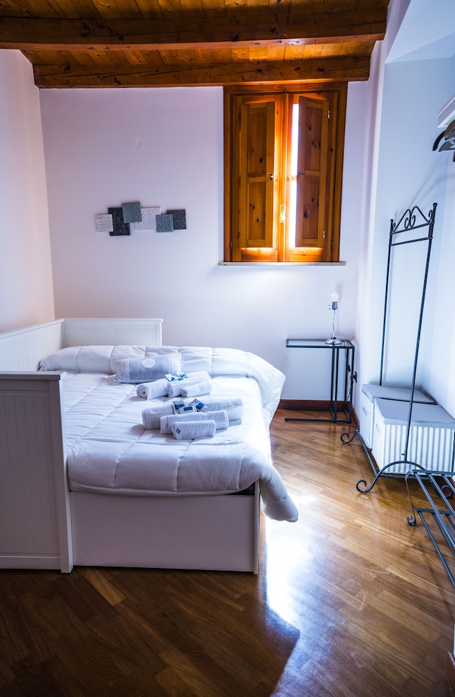 Apartment, 3 Bedrooms, Terrace photo 1