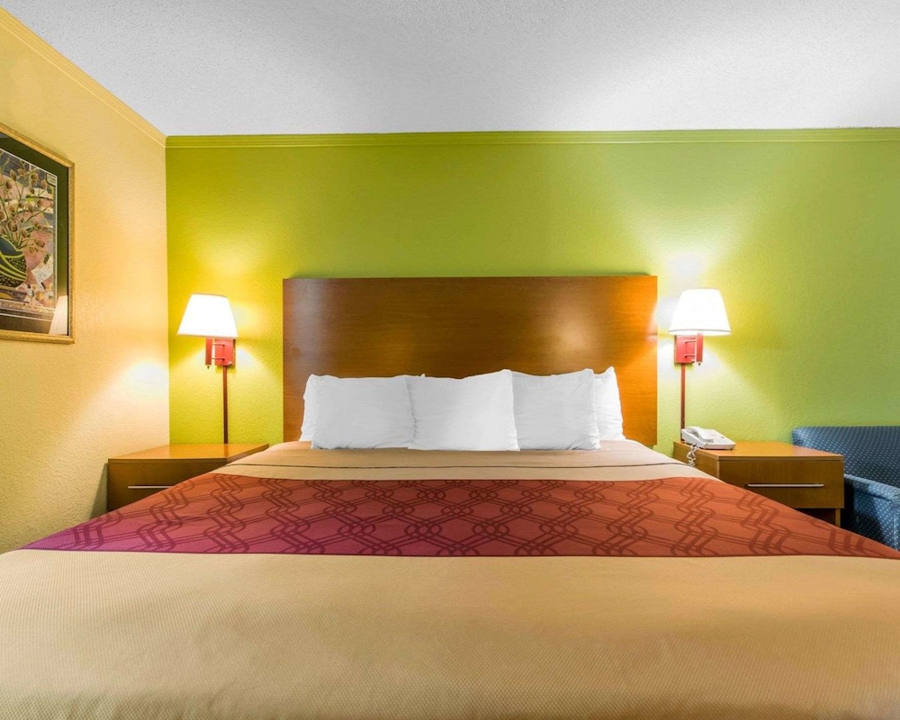 Standard Room, 1 King Bed