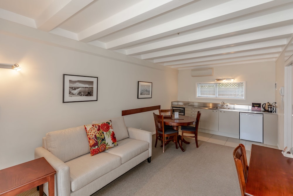 Standard One Bedroom - Photo 2